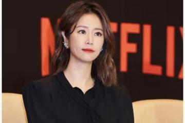 林心如驚艷亮相！二分裙配襪子齊肩發，走光擔憂抱枕擋