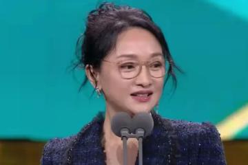 被說「科技臉」的周迅算不算大美人,看她和董潔的合照就知道了