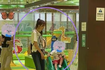50歲林志玲帶兒子外出，身材苗條像30歲，臉卻暴露真實年齡