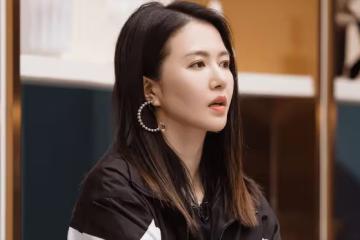 譚維維直播尷尬瞬間曝光，誤將直播當錄播，真誠反應引發熱議
