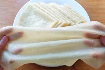 做春餅，只要加這2樣東西，才會柔軟筋道，彈力十足，15秒就出鍋