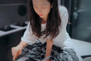 孫莉分享三個兒女近照，多多長成媽媽翻版，多妹自己化妝超臭美