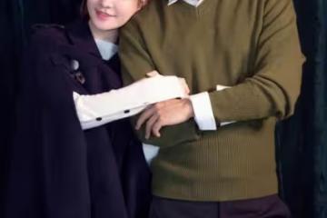 李佳航李晟夫婦現身兒子畢業典禮，幸福滿溢，「小張偉」成焦點