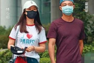 林心如陪霍建華出街,背愛馬仕包包+T恤牛仔褲,這才是低調的奢華