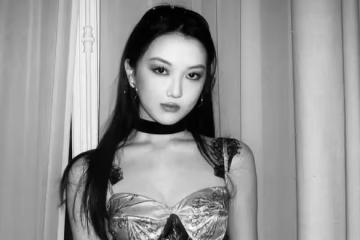 18歲李嫣曬辣妹穿搭，氣質冷艷越來越像王菲，嘴唇零瑕疵愈髮漂亮