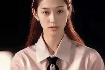 難怪迷倒能黑老大！李小冉14歲長得像外國洋娃娃，學生照顏值逆天