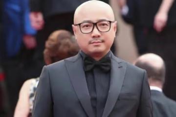 徐崢攜女散步罕見同框，星二代徐小寶展現別樣風采，引發熱議