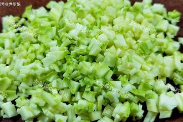 7月15日入伏,韭菜茴香靠邊站,用它做餡包餃子,鮮美多汁又解饞