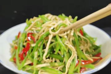豆角和它絕配!吃了30年,這做法更有吸引力,拌一拌清爽鮮嫩,滿口好味道
