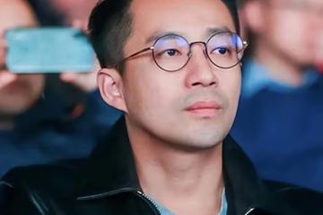 汪小菲拜訪馬筱梅父母，禮盒簡單引關注，前後態度變化大