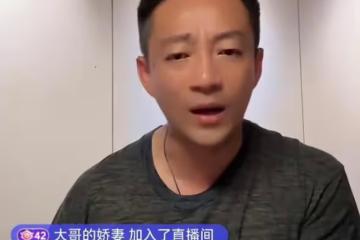 汪小菲深夜再次發瘋，質疑大S的做法，小梅坐在旁邊不斷安慰