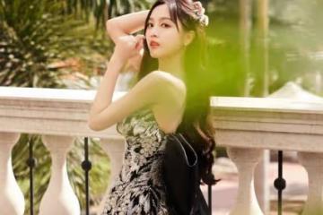 吳宣儀的身材被低估了，穿抹胸裙凹凸感迷人，勒出「副乳」好尷尬