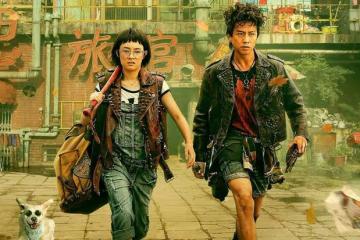 孫儷鄧超攜子女觀賽，顏值神似驚呆眾人，幸福家庭惹人羨！