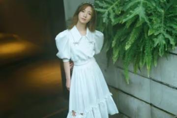 孟美岐風格變了不少,穿小白裙扮鄰家小妹,還挺好看的
