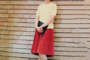 被70歲潘虹的穿搭驚艷了！裙過膝蓋，不穿花衣，到老都沒有大媽感