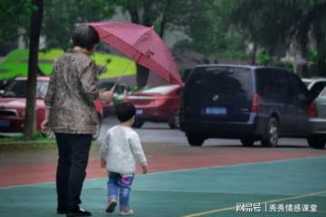 帶孫5年卻被趕出家門，我離開1個月後，兒子跪求我分50萬拆遷款