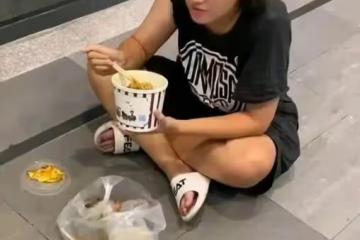 「爺孫戀」女主最新消息:被父親接回家奶奶不待見，很難與人溝通