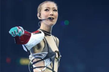 50歲鄭秀文被嘲沒女人味，讓人看到了女星的「身材尷尬」