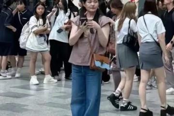 大S現身顏值重回巔峰，背萬元包包很漂亮，帶孩子和具俊曄旅遊