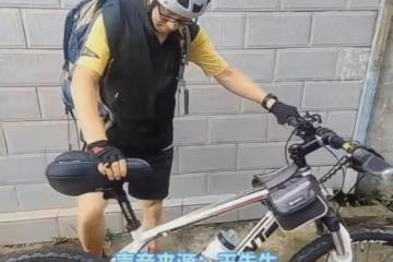 50歲兒子每天騎10公里去老家拿菜,不去的話父母會很失落:很幸福