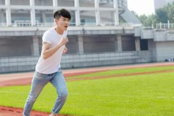 第一次去女友家見家長,因為我吃了一碗面,女友父母就拒絕了我!
