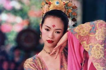 「情場浪子」張藝謀公開宣布：這輩子最大的遺憾，就是沒能等到她