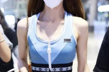 金晨不愧是跳舞出身,這身材穿露臍運動裝都不在話下,太有活力了