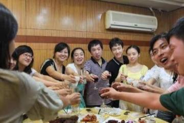 你35了,還帶個拖油瓶女兒,才給我2萬彩禮,這個「保姆」我不當