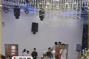 結婚當天新娘要5萬上車禮：新郎取消婚禮，照常吃席，一招傻眼了