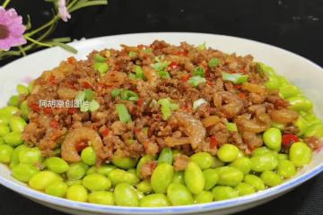 鮮毛豆和它太絕配，一盤都是高蛋白！炒一炒再蒸一蒸，鮮香無敵、滿嘴留香
