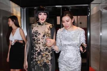鍾麗緹的身材讓人很羨慕,身穿透視的裙子好美,短髮也很嫵媚
