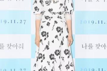 《大長今》李英愛依舊優雅，身穿黑白印花裙，感覺歲月沒留下痕跡