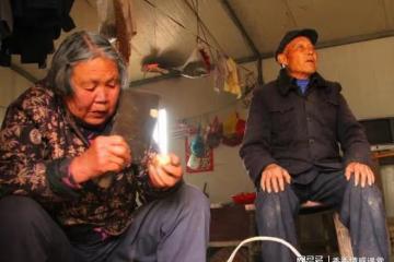 丈夫跟我說被裁員了,他的同事卻告訴了我真相,我選擇了離婚