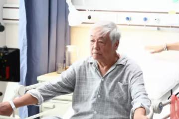 曾江猝逝現場畫面曝光:遺體被大車拖走,死前胸口痛讓女兒送藥