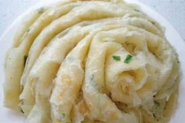 蔥油餅好吃有秘訣,不用燙麵,只需掌握2個方法,柔軟勁道層次多