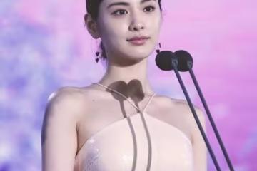 「世界第一美女」長啥樣?穿人魚裙美到犯規,堪稱行走的乳膠娃娃