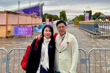 郭晶晶霍啟剛巴黎奧運會開幕式合體，霍啟剛摟著老婆好恩愛