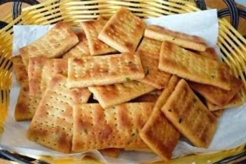 一碗面,加點蔥花,不用烤箱,不油炸,香蔥蘇打餅乾,孩子超喜歡
