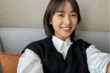 沈月這麼穿真是清新又美好!白色襯衣配針織馬甲,看上去甜美可愛