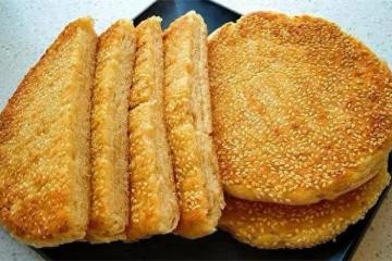 香酥芝麻大餅,半碗芝麻,一碗麵粉,不用烤箱,4張餅夠全家吃