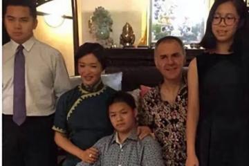 生恩不如養恩！金星20年前領養的三個孩子，現在長成了這樣
