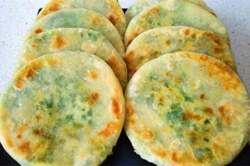 2個土豆，半斤韭菜，不餳面，不發麵，15分鐘就能做出薄皮大餡餅
