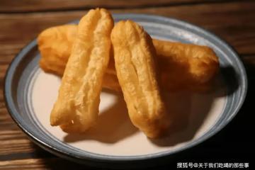 油條怎麼做才能蓬鬆酥脆，涼了不硬？告訴你做法竅門和詳細配方