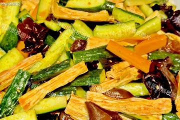 「中伏吃瓜，不把藥抓」，三伏天寧可少吃大魚大肉，也要多吃4瓜