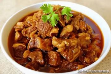 燉牛肉時，怎麼燉才可以鮮嫩不硬？掌握5個技巧，肉嫩味鮮還不腥