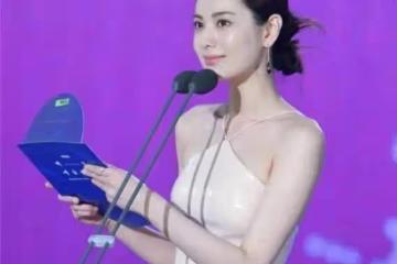 林珍娜連續3年評為世界第一美，穿乳膠人魚裙撩到你腿軟，網友：太美了