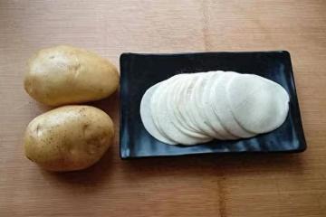 2個土豆，一摞餃子皮，不蒸不油炸，15分鐘做出健康營養早餐