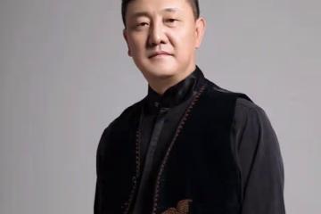 魯豫有一回坐飛機碰見了韓磊，立馬禮貌地問好，但接下來韓磊都沒再講話