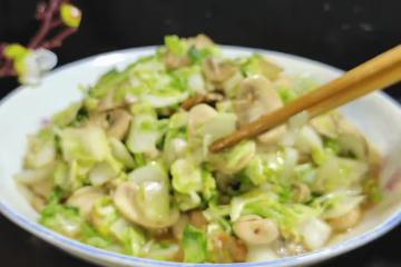 黃瓜、苦瓜靠邊站!天熱這菜敞開吃,捏一捏炒一炒,鮮爽脆嫩都有、還有好胃口