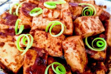 年齡大了要「養骨」，別只喝牛奶，常吃這3樣，腿腳有勁，身體好